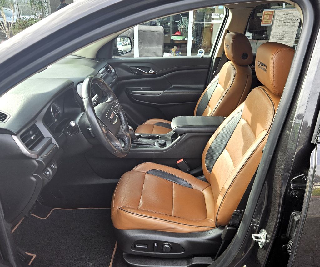 Photo 8 of this GMC ACADIA