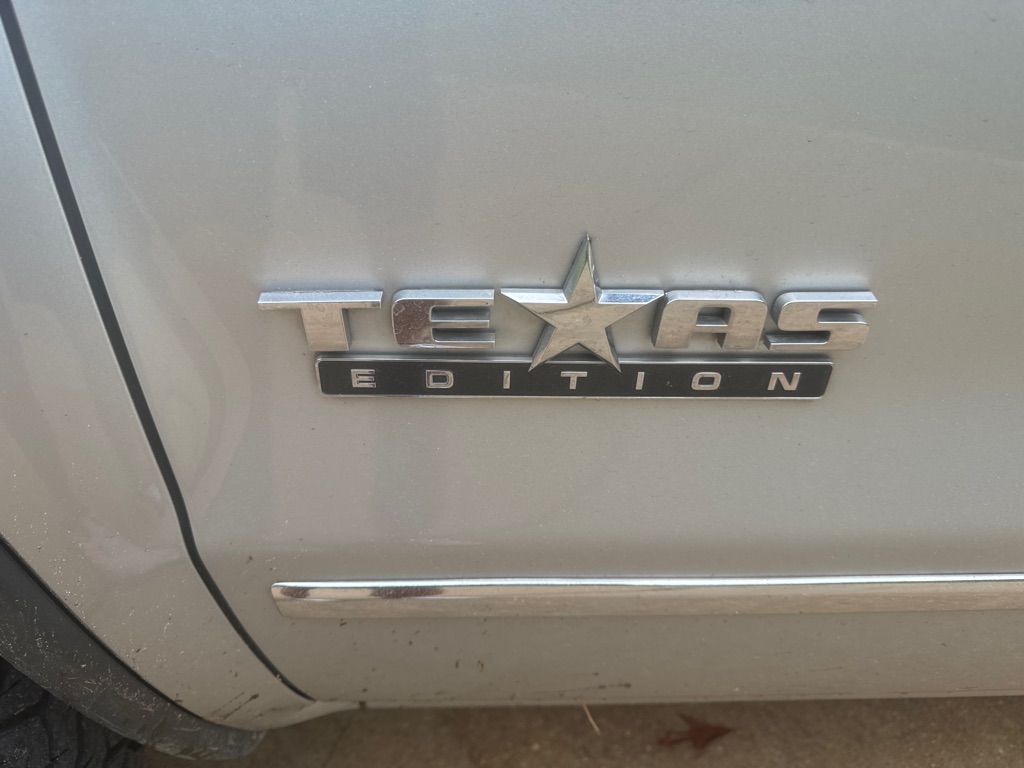 Photo 3 of this GMC SIERRA