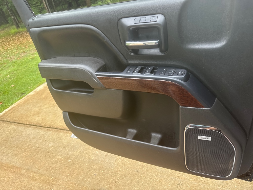 Photo 10 of this GMC SIERRA