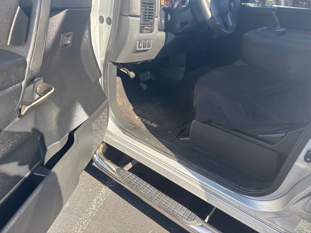 Photo 30 of this NISSAN TITAN