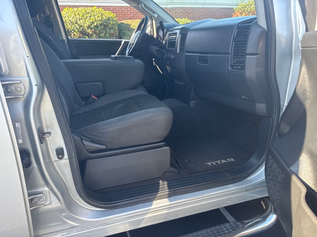Photo 23 of this NISSAN TITAN