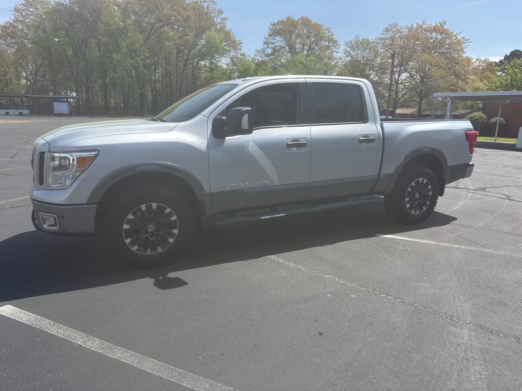 Photo 2 of this NISSAN TITAN
