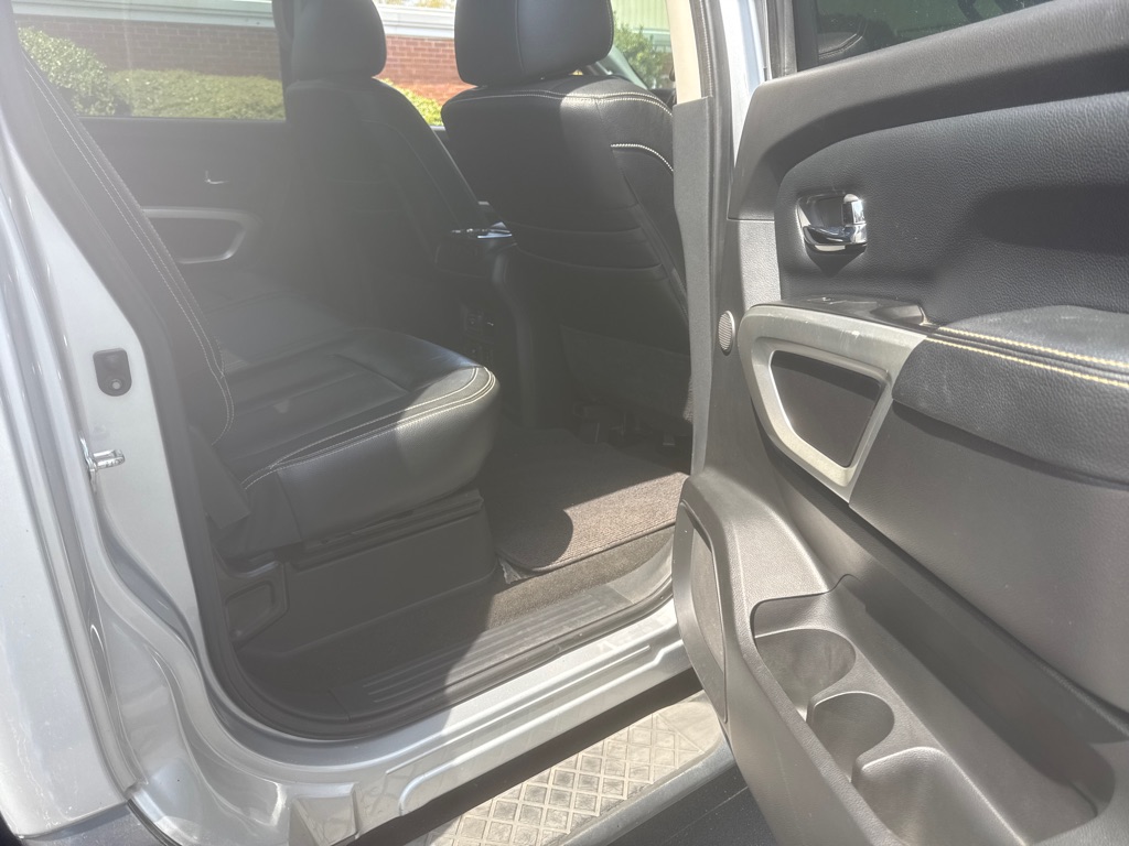 Photo 22 of this NISSAN TITAN