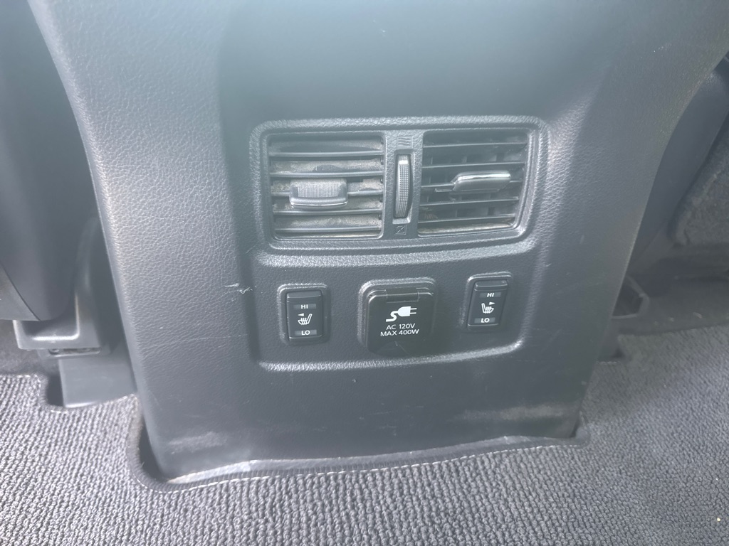 Photo 17 of this NISSAN TITAN