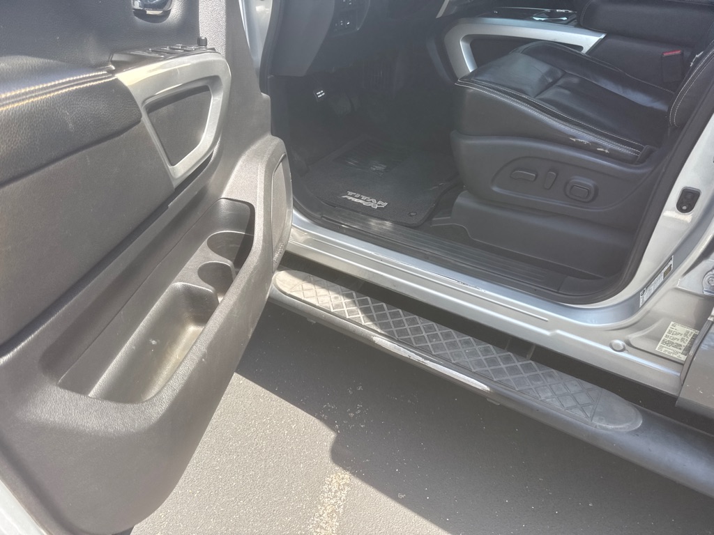 Photo 34 of this NISSAN TITAN