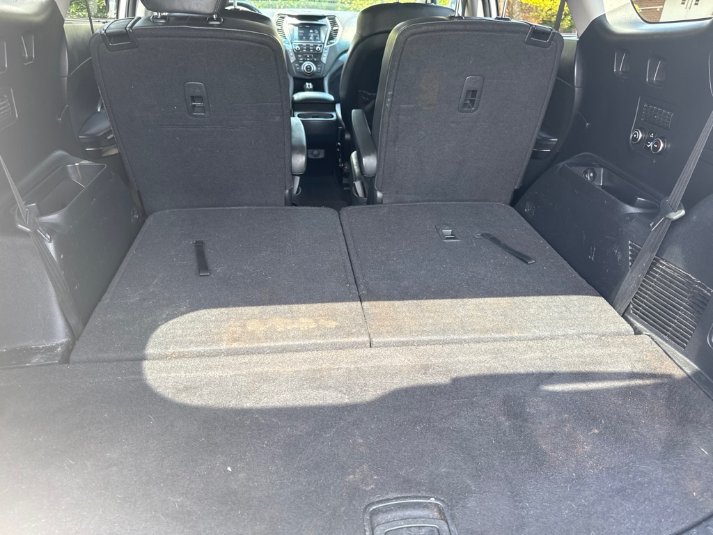Photo 16 of this HYUNDAI SANTA FE