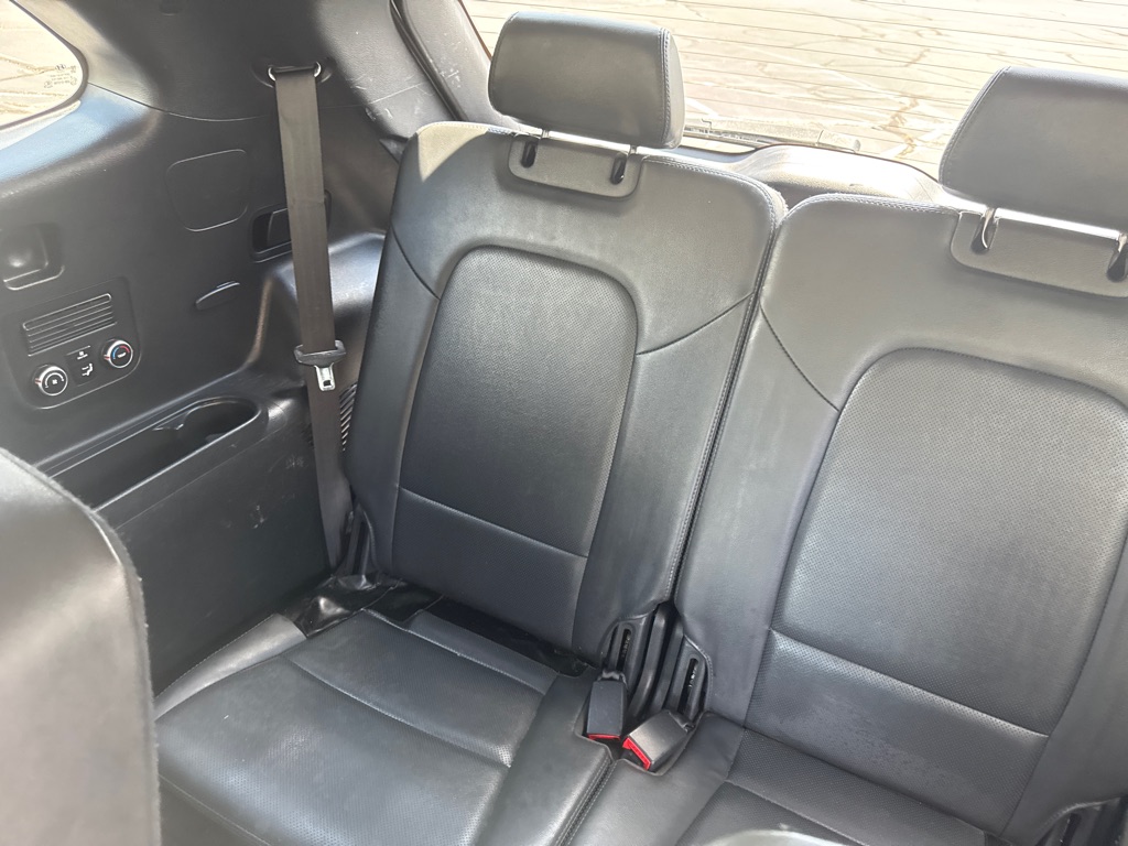 Photo 9 of this HYUNDAI SANTA FE