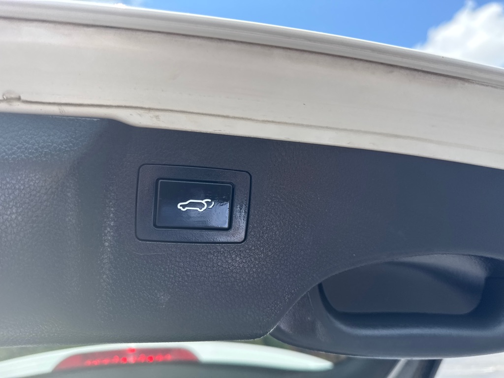 Photo 19 of this HYUNDAI SANTA FE