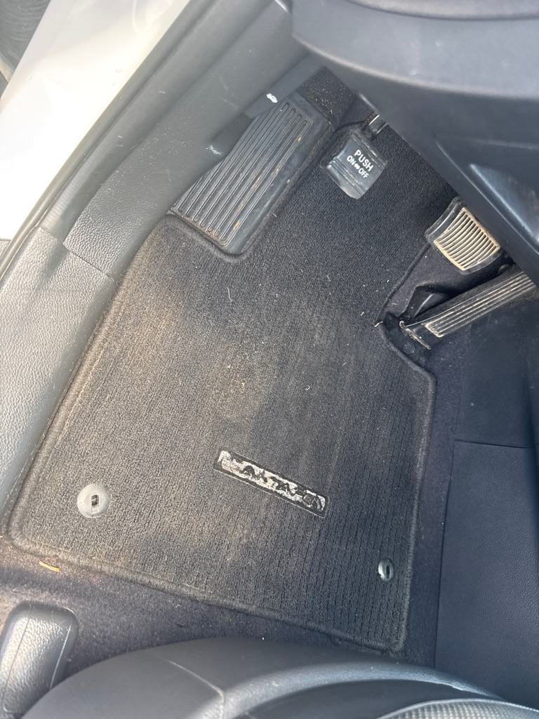 Photo 32 of this HYUNDAI SANTA FE