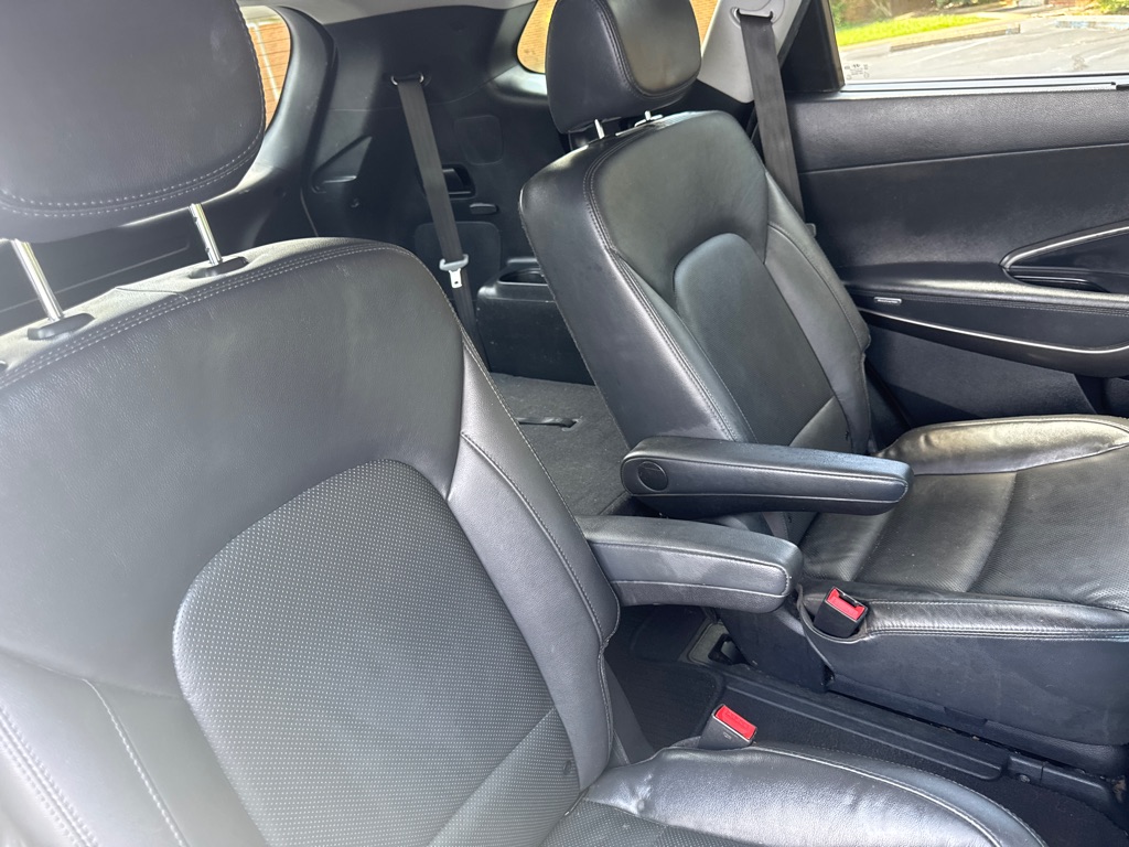 Photo 22 of this HYUNDAI SANTA FE
