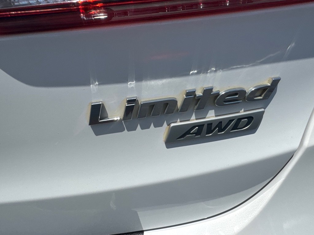 Photo 11 of this HYUNDAI SANTA FE