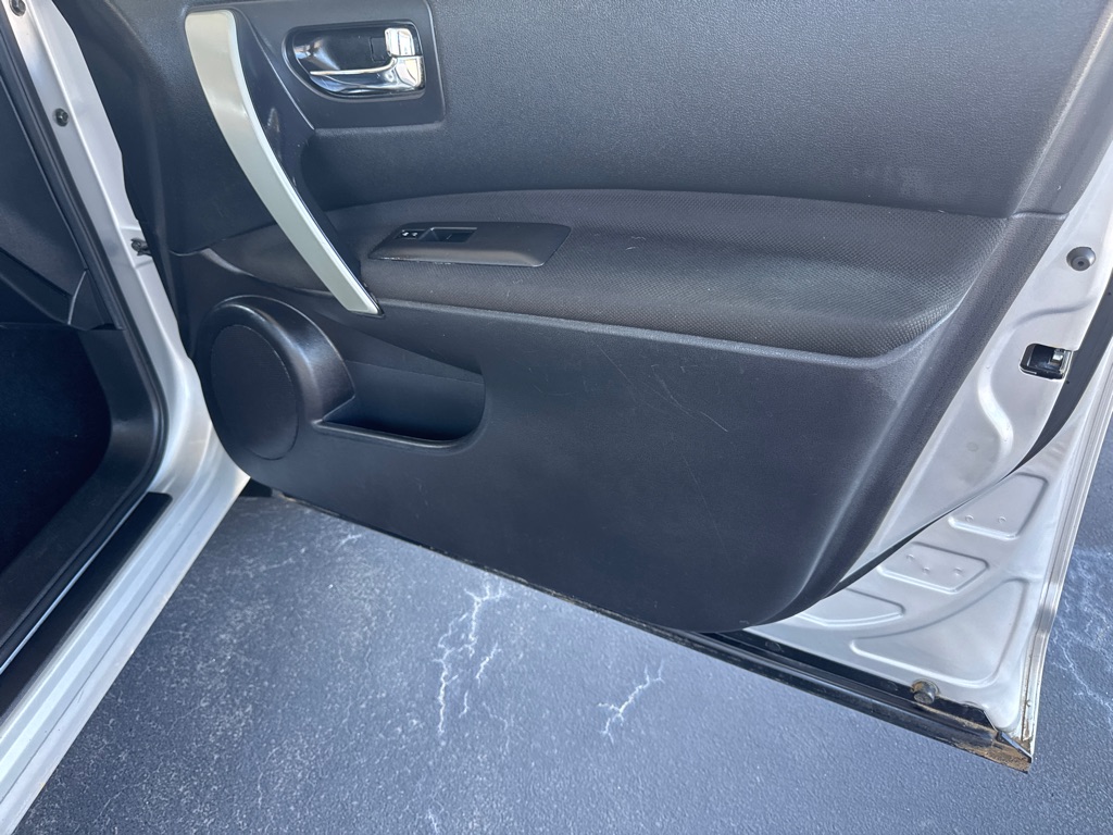 Photo 27 of this NISSAN ROGUE SELECT