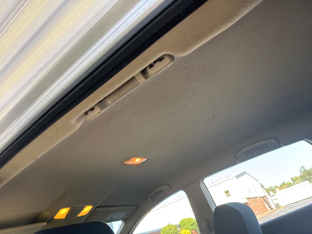 Photo 15 of this NISSAN ROGUE SELECT