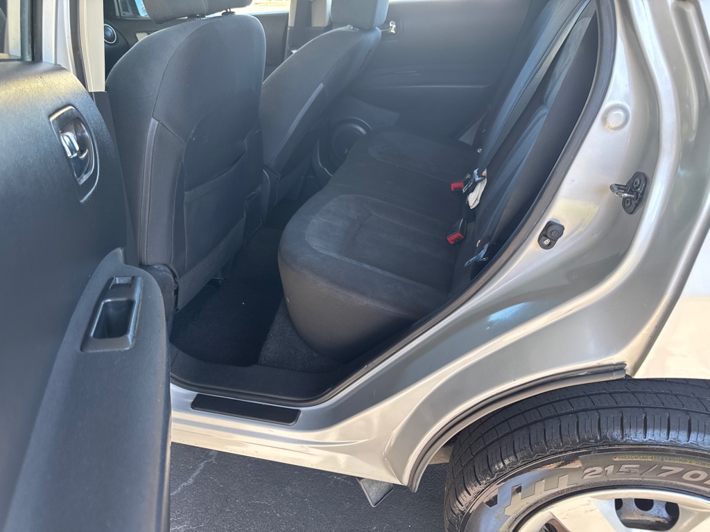 Photo 11 of this NISSAN ROGUE SELECT