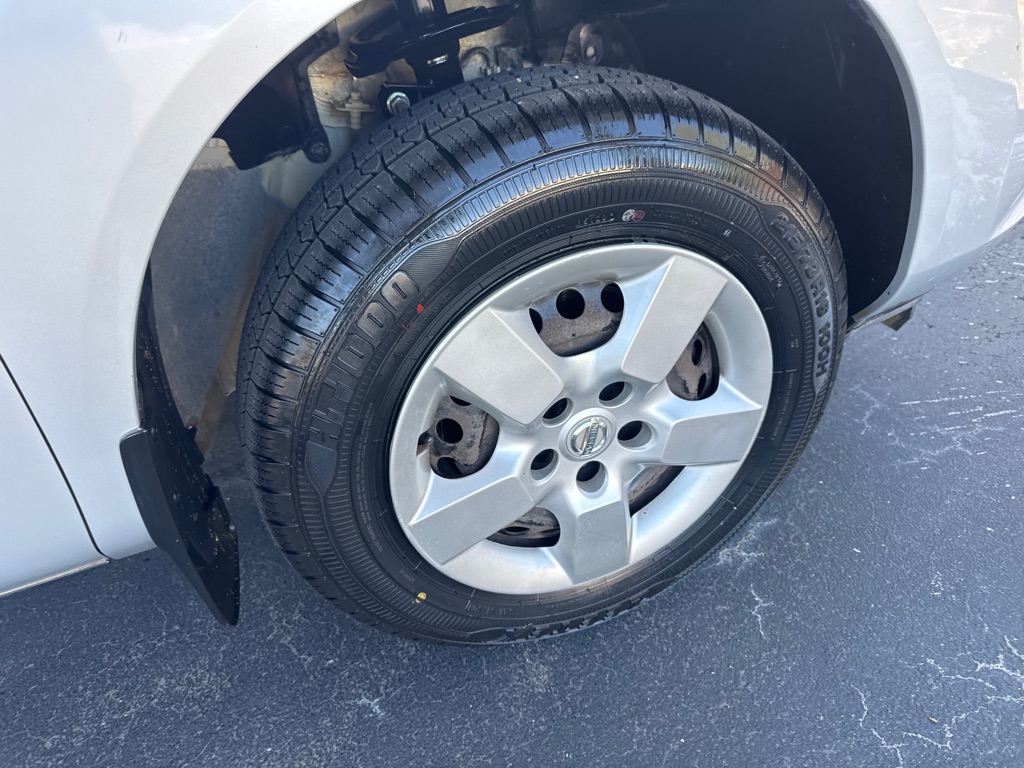 Photo 7 of this NISSAN ROGUE SELECT
