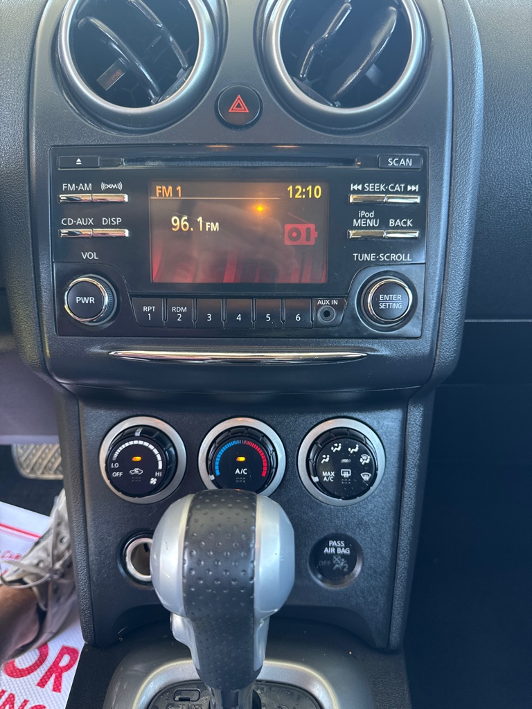 Photo 32 of this NISSAN ROGUE SELECT