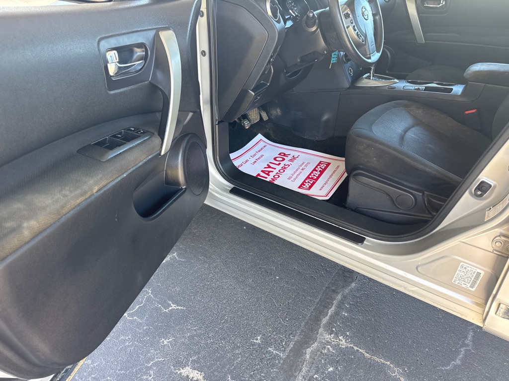 Photo 28 of this NISSAN ROGUE SELECT