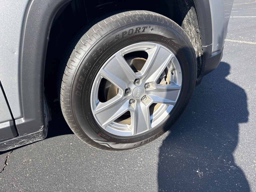Photo 7 of this JEEP COMPASS