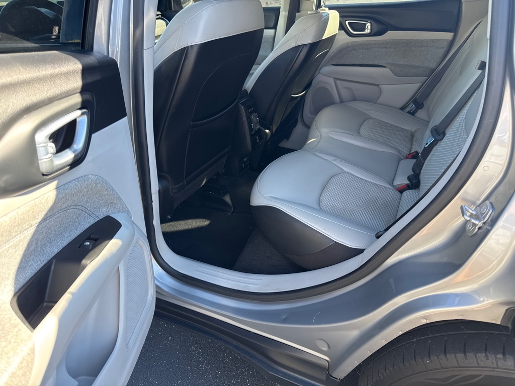 Photo 12 of this JEEP COMPASS