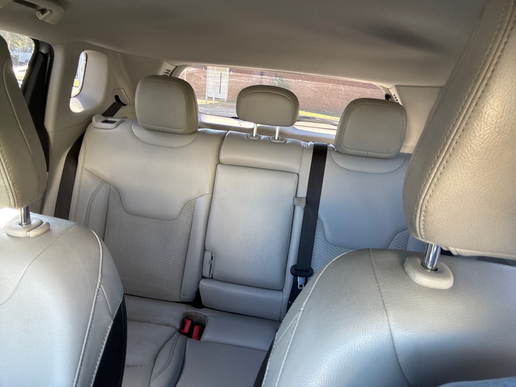Photo 43 of this JEEP COMPASS