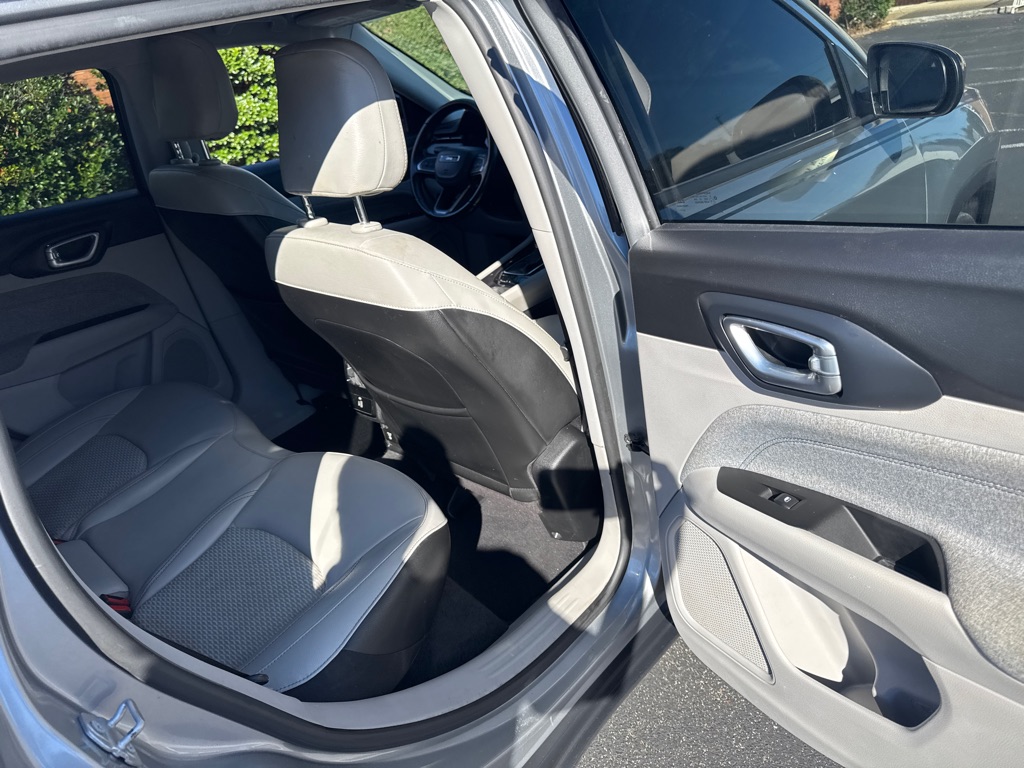 Photo 18 of this JEEP COMPASS