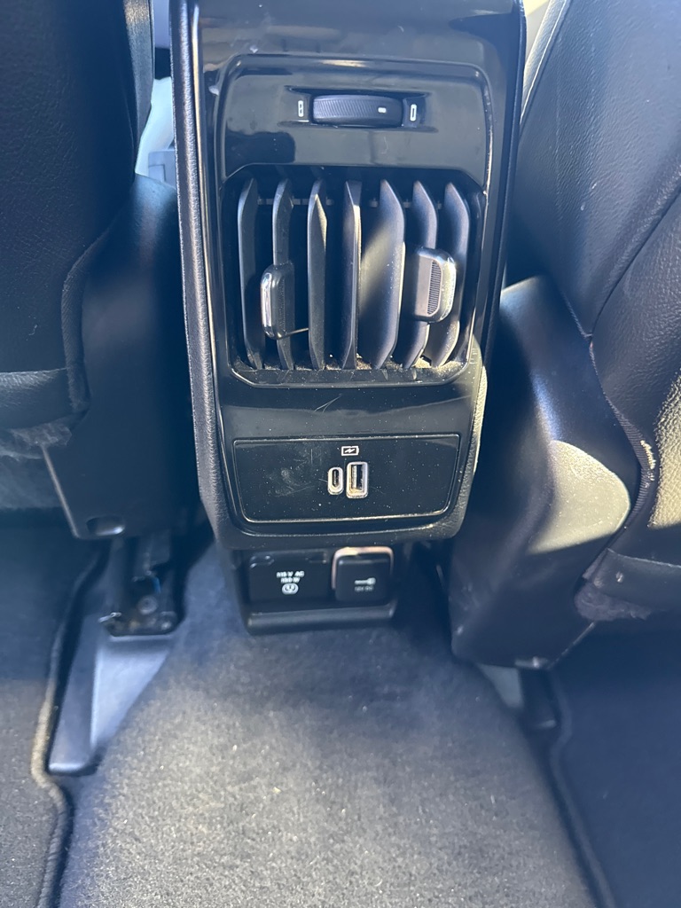Photo 14 of this JEEP COMPASS