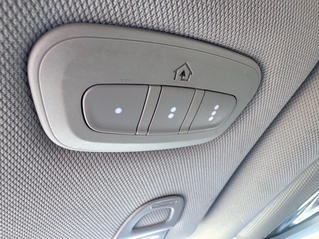 Photo 44 of this JEEP COMPASS