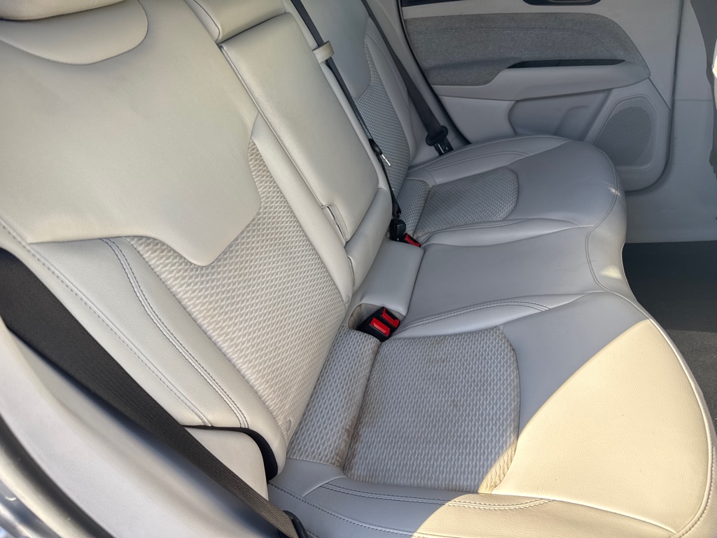 Photo 19 of this JEEP COMPASS