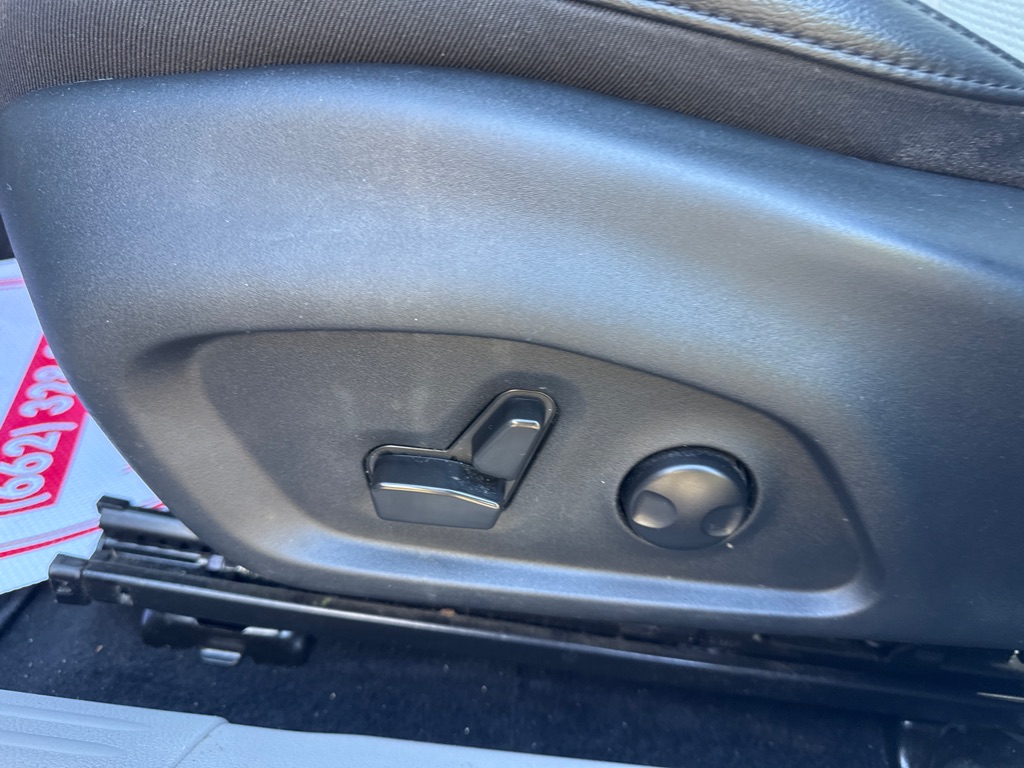 Photo 26 of this JEEP COMPASS