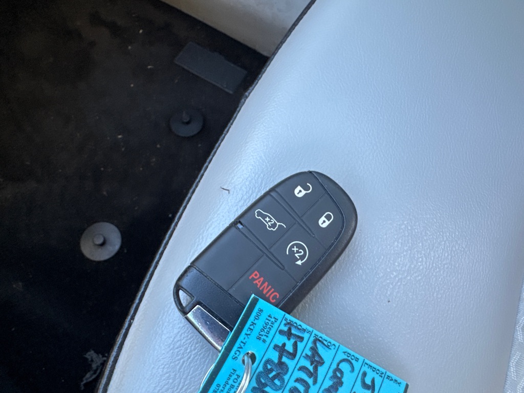 Photo 41 of this JEEP COMPASS