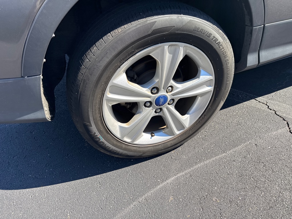 Photo 6 of this FORD ESCAPE