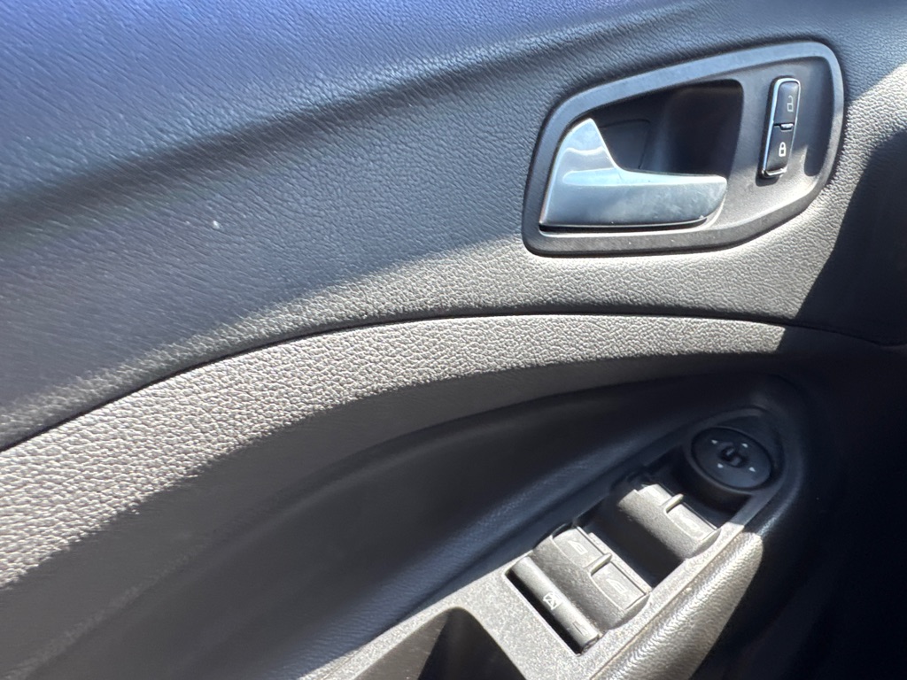 Photo 43 of this FORD ESCAPE