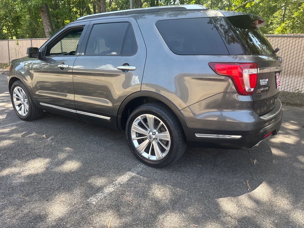 Photo 2 of this FORD EXPLORER