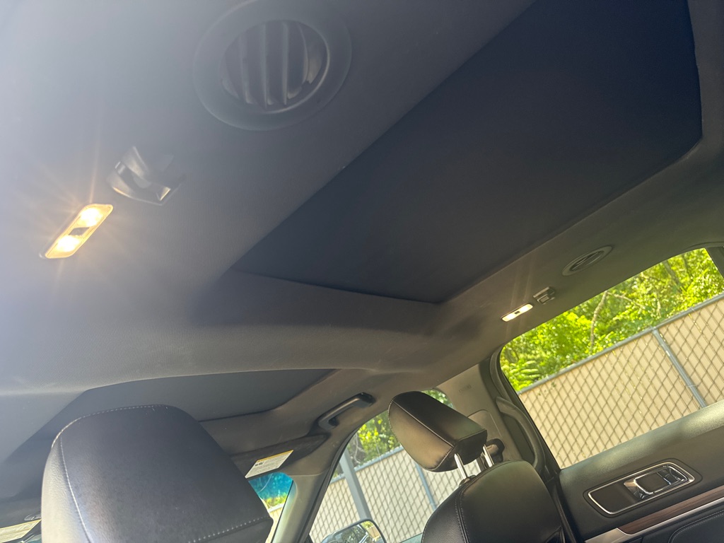 Photo 15 of this FORD EXPLORER