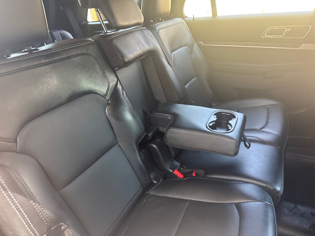 Photo 30 of this FORD EXPLORER