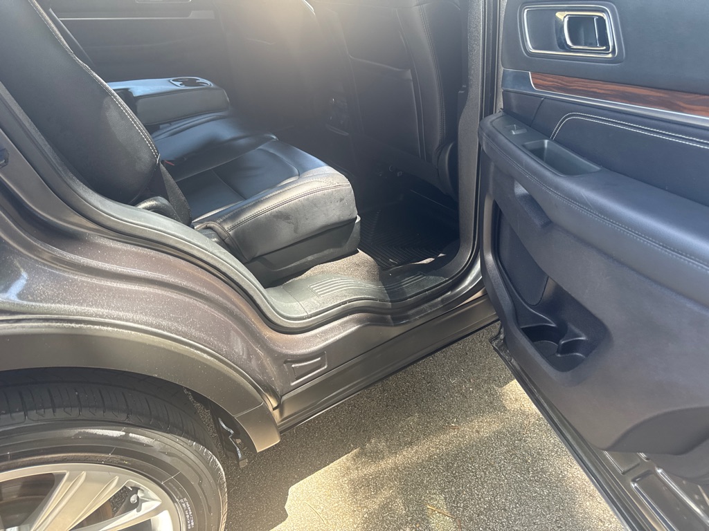 Photo 25 of this FORD EXPLORER
