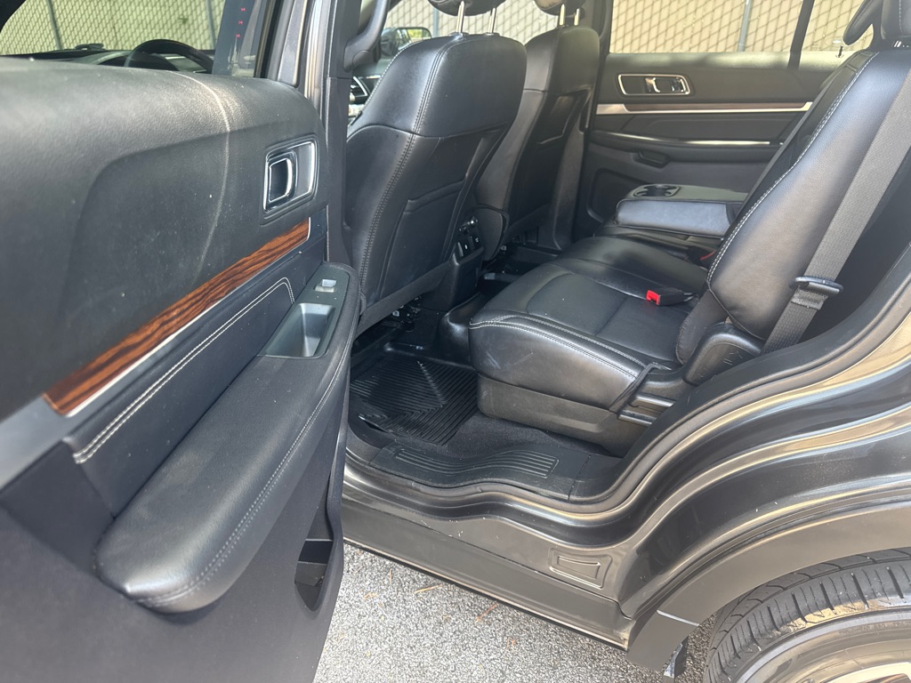 Photo 13 of this FORD EXPLORER