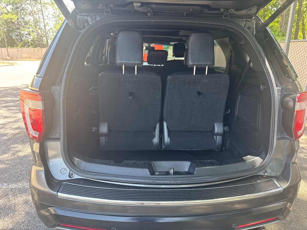 Photo 18 of this FORD EXPLORER