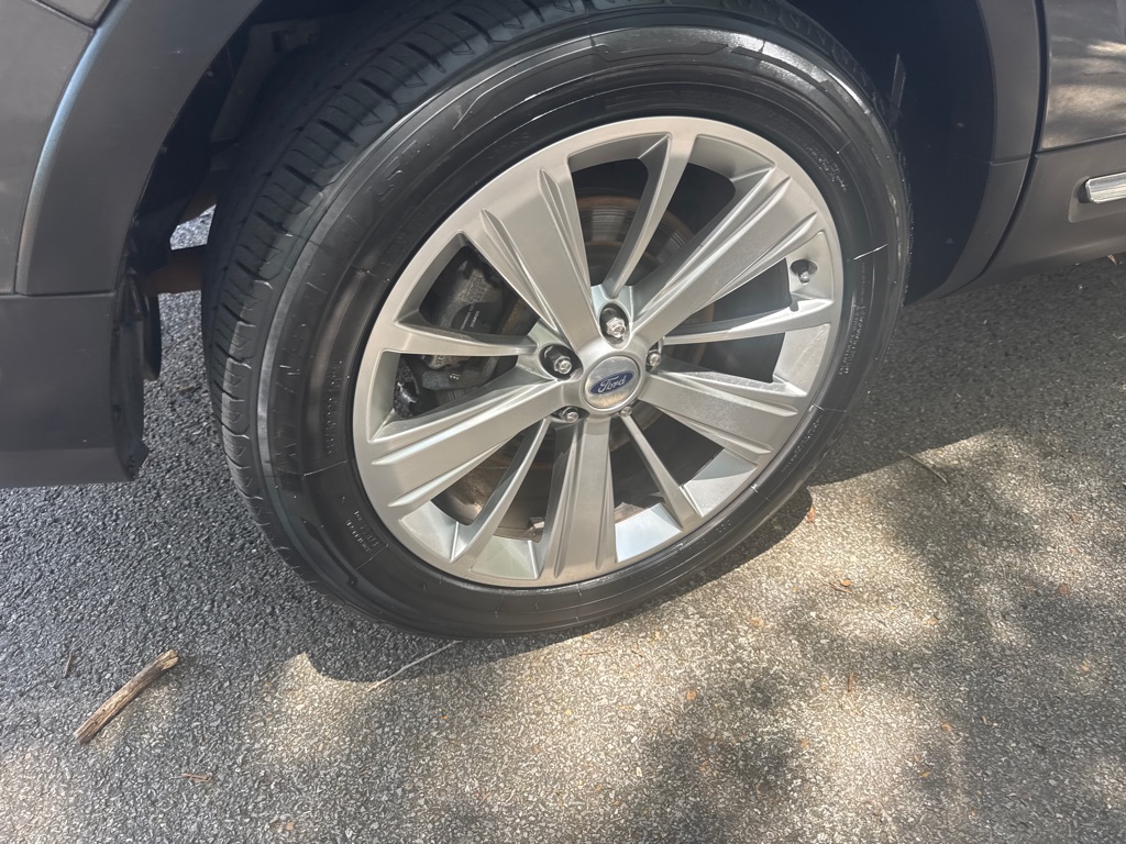 Photo 8 of this FORD EXPLORER