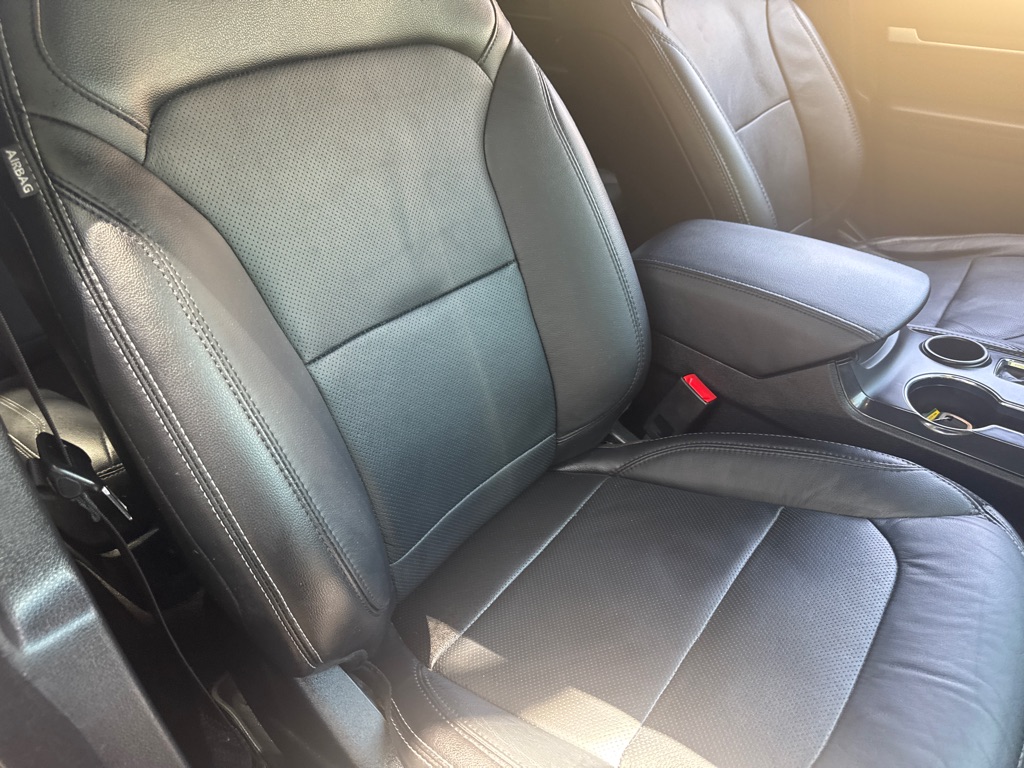 Photo 36 of this FORD EXPLORER