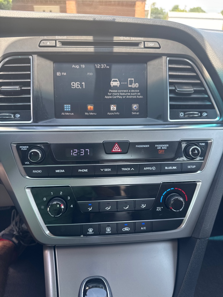 Photo 28 of this HYUNDAI SONATA