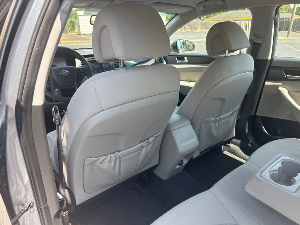 Photo 14 of this HYUNDAI SONATA