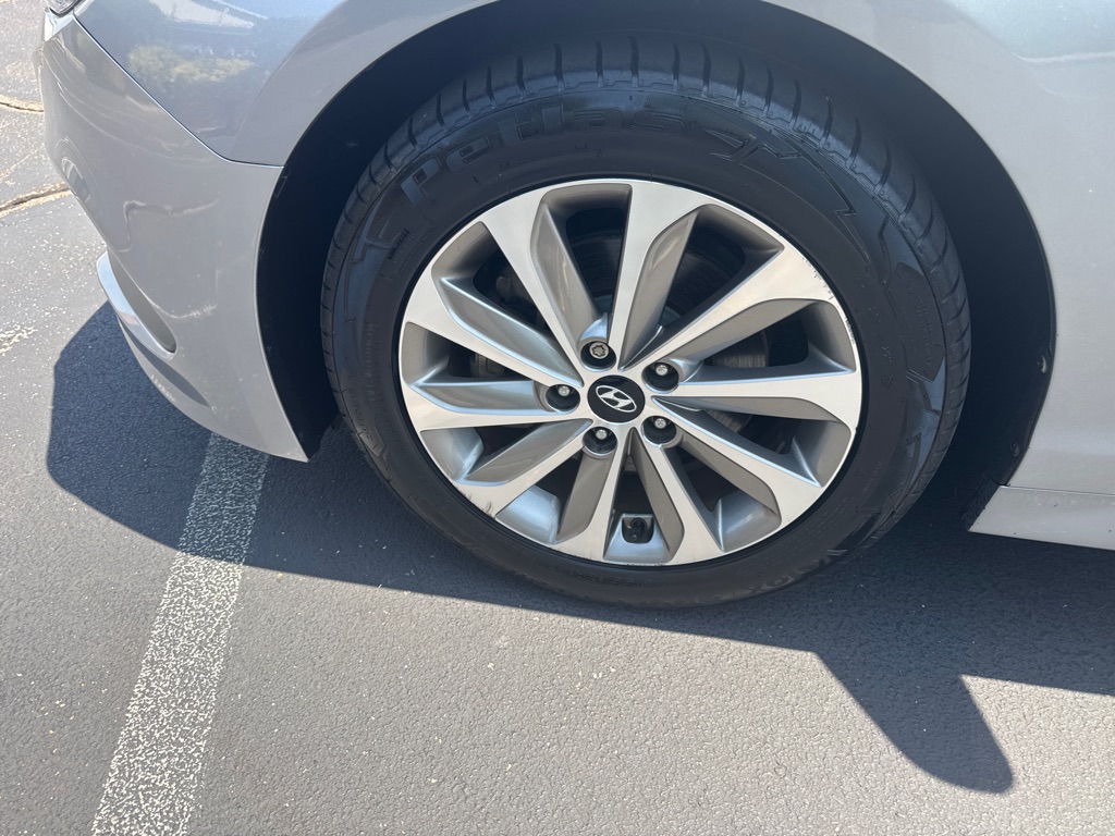 Photo 10 of this HYUNDAI SONATA