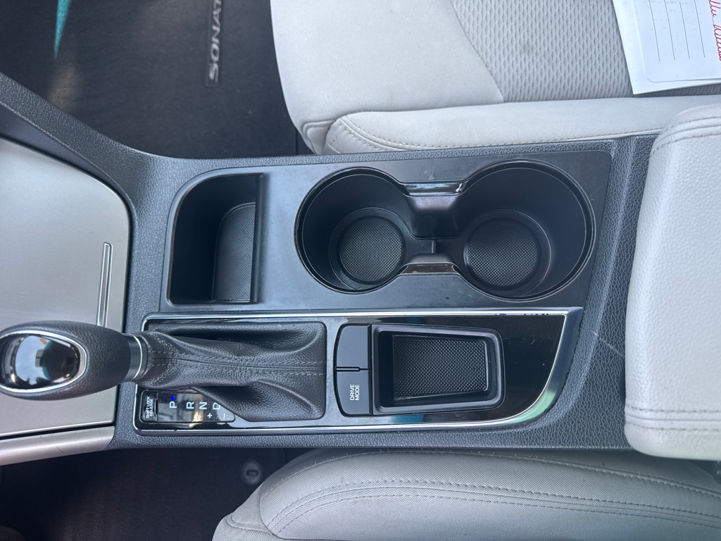 Photo 29 of this HYUNDAI SONATA