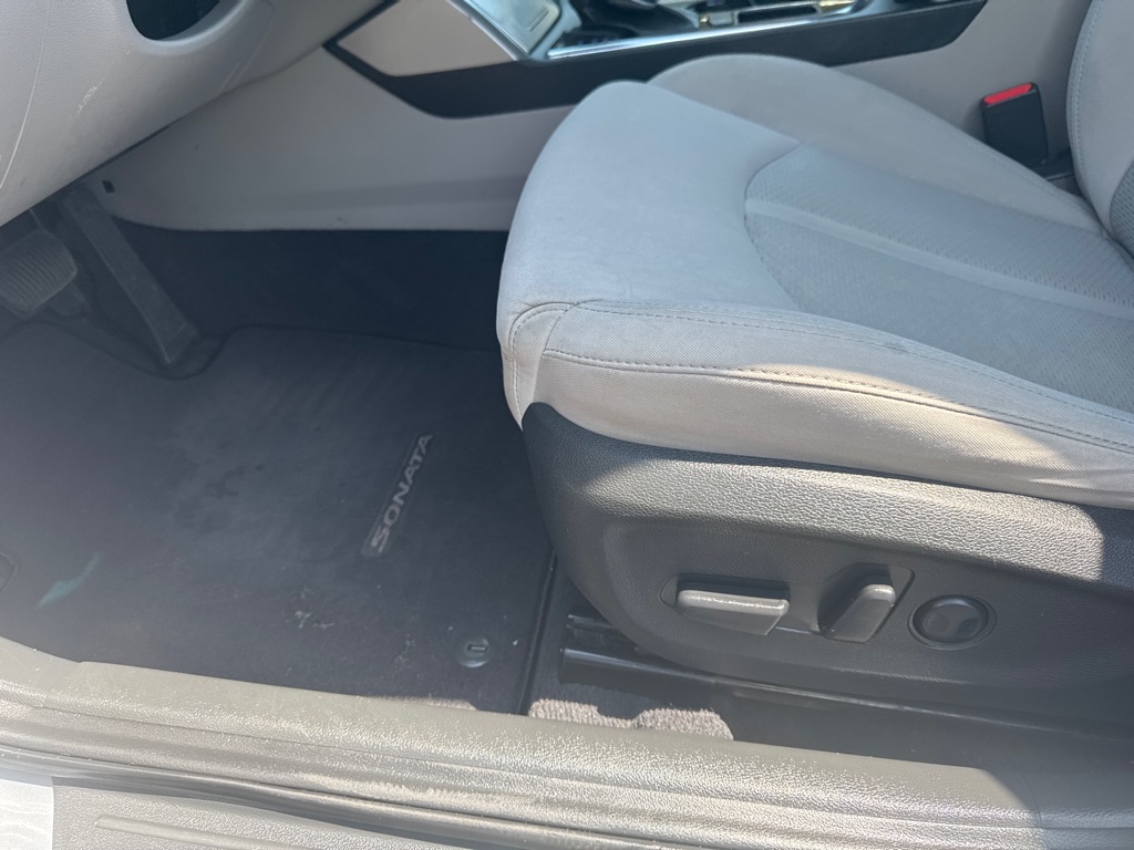 Photo 26 of this HYUNDAI SONATA