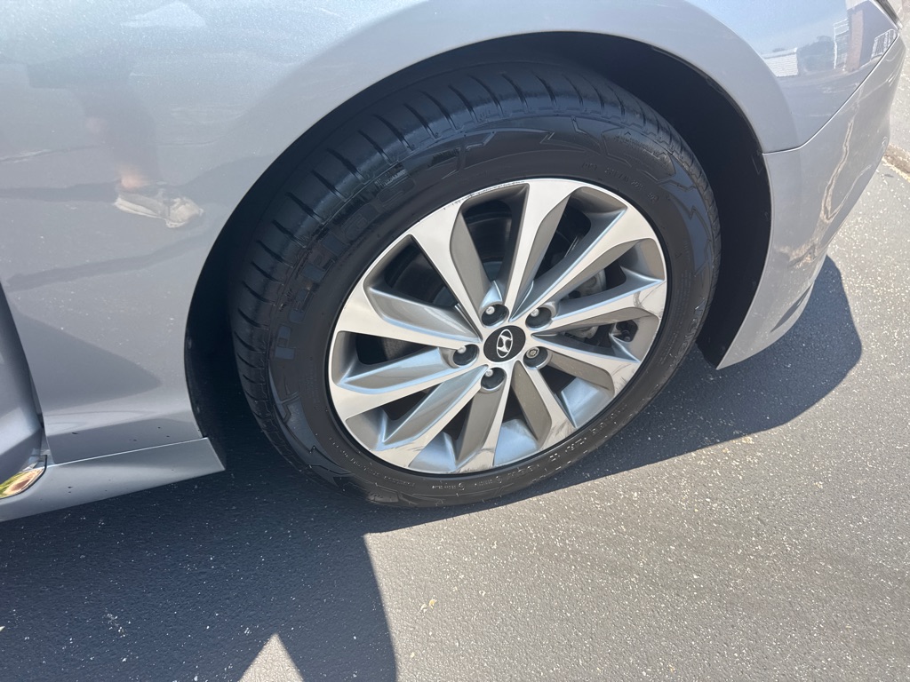 Photo 19 of this HYUNDAI SONATA