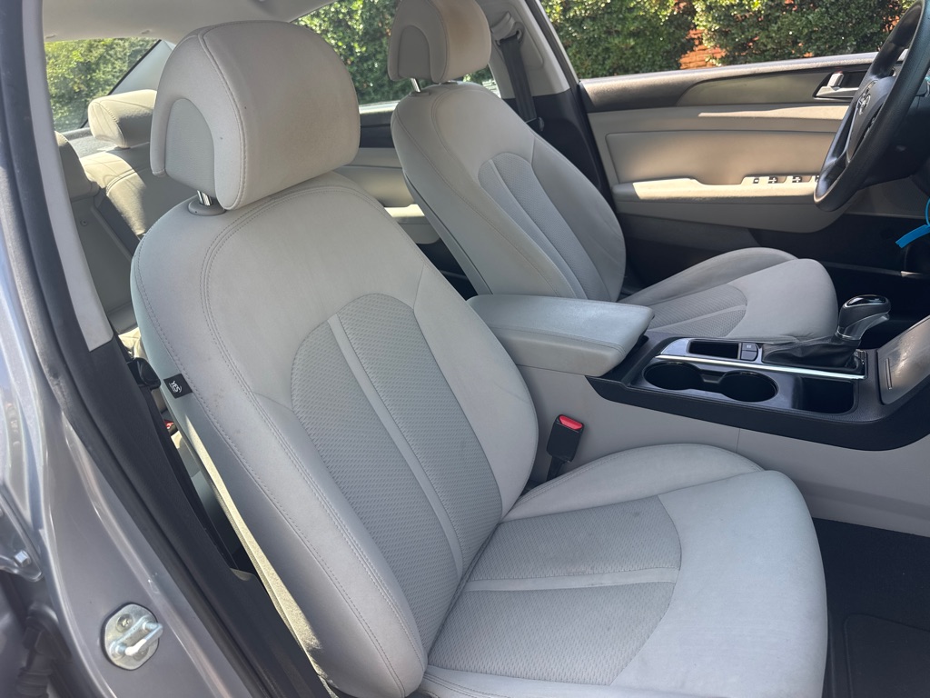 Photo 21 of this HYUNDAI SONATA