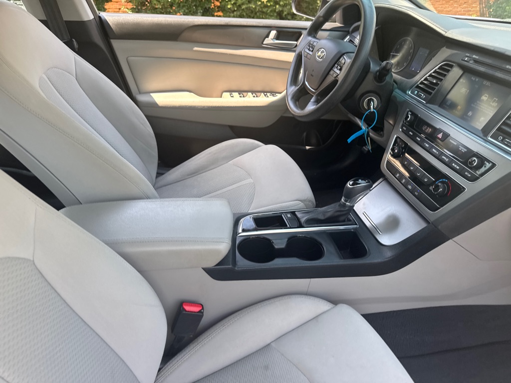 Photo 23 of this HYUNDAI SONATA