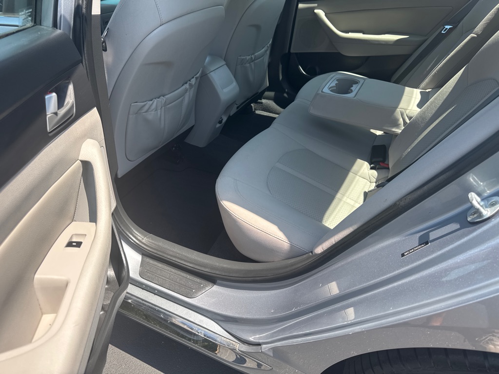 Photo 12 of this HYUNDAI SONATA