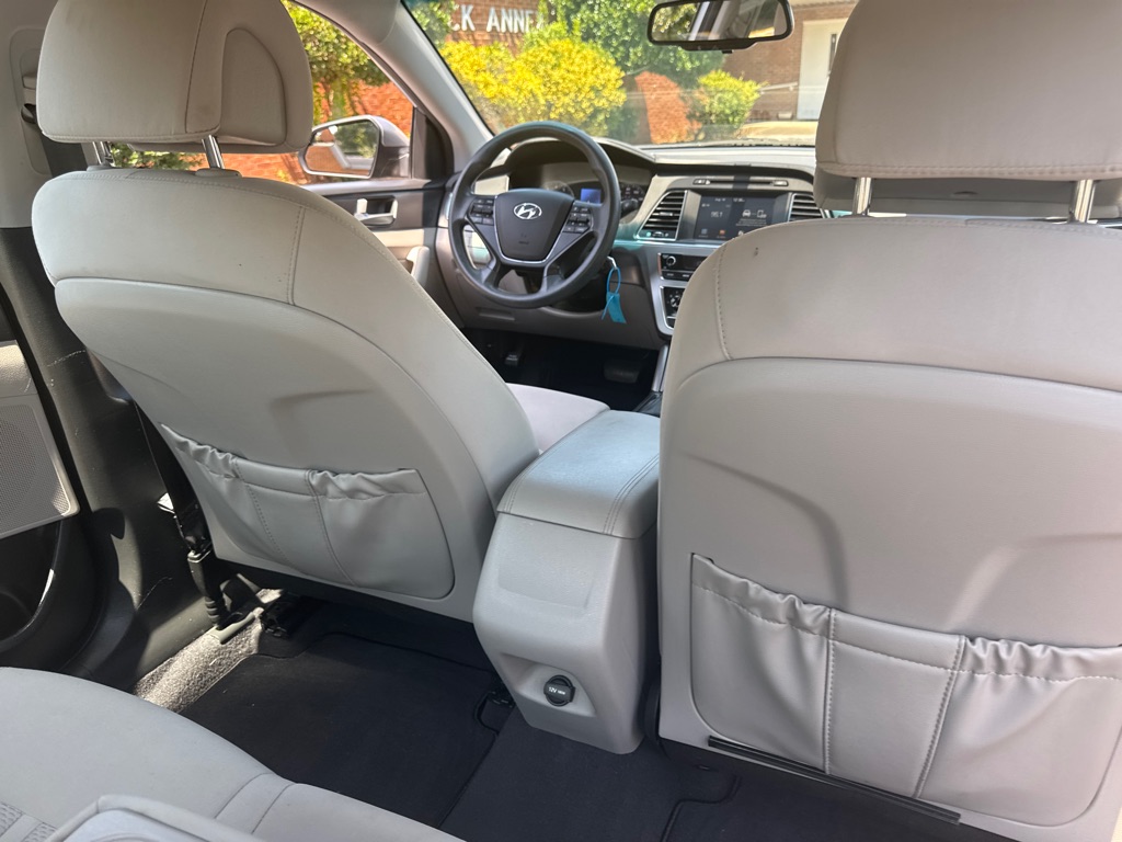 Photo 18 of this HYUNDAI SONATA